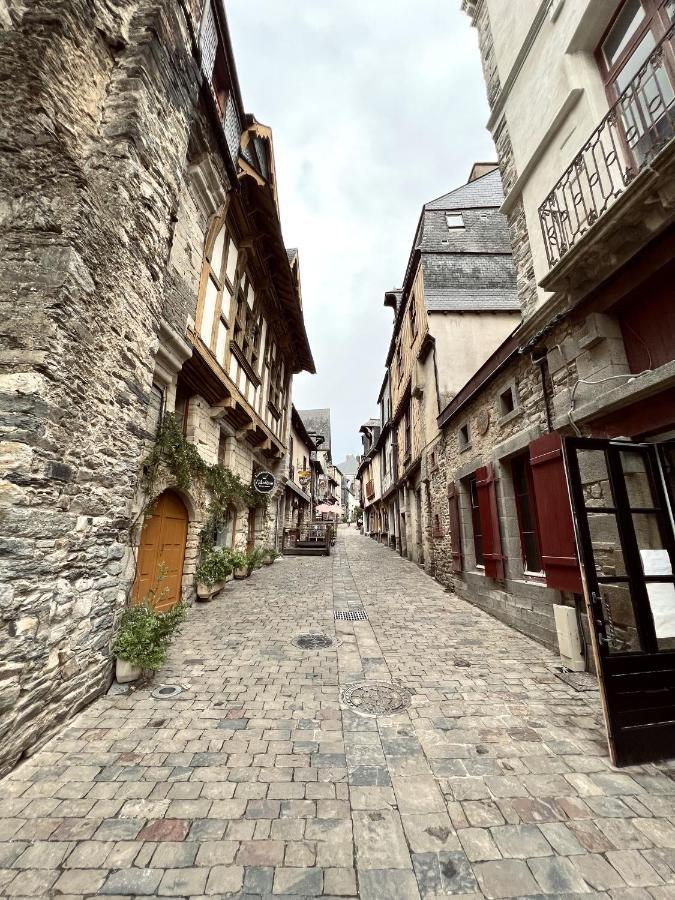 Les Suites De La Tour D'Embas Vitré Екстериор снимка